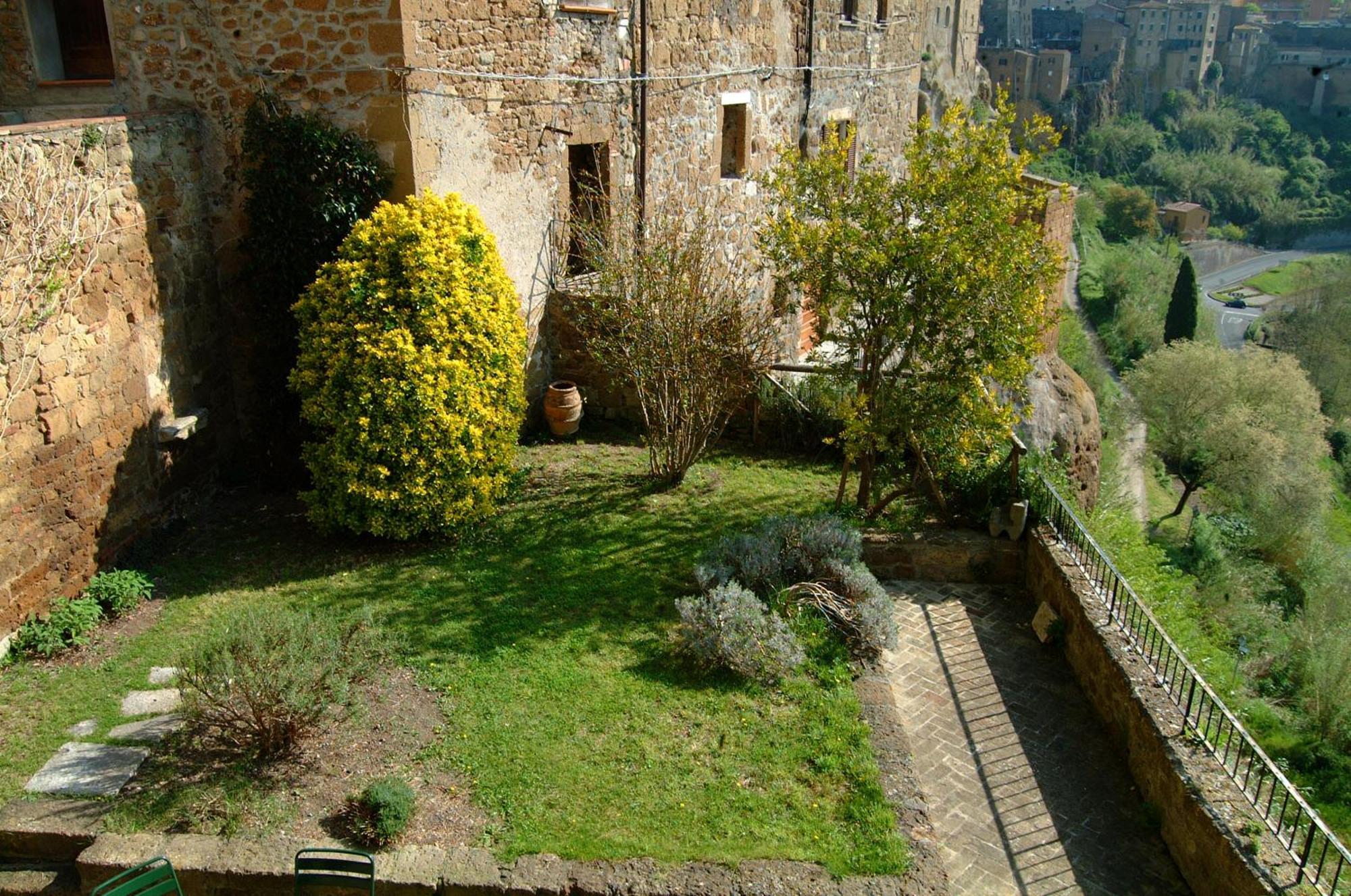 Un Giardino Nel Tufo Bed & Breakfast Pitigliano Exterior photo
