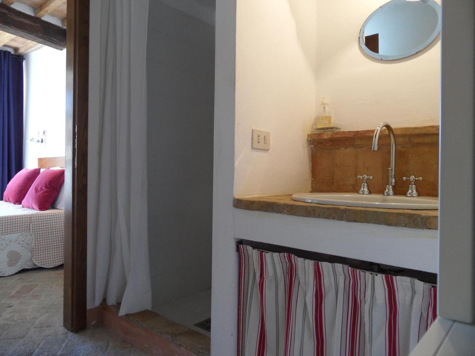 Un Giardino Nel Tufo Bed & Breakfast Pitigliano Exterior photo