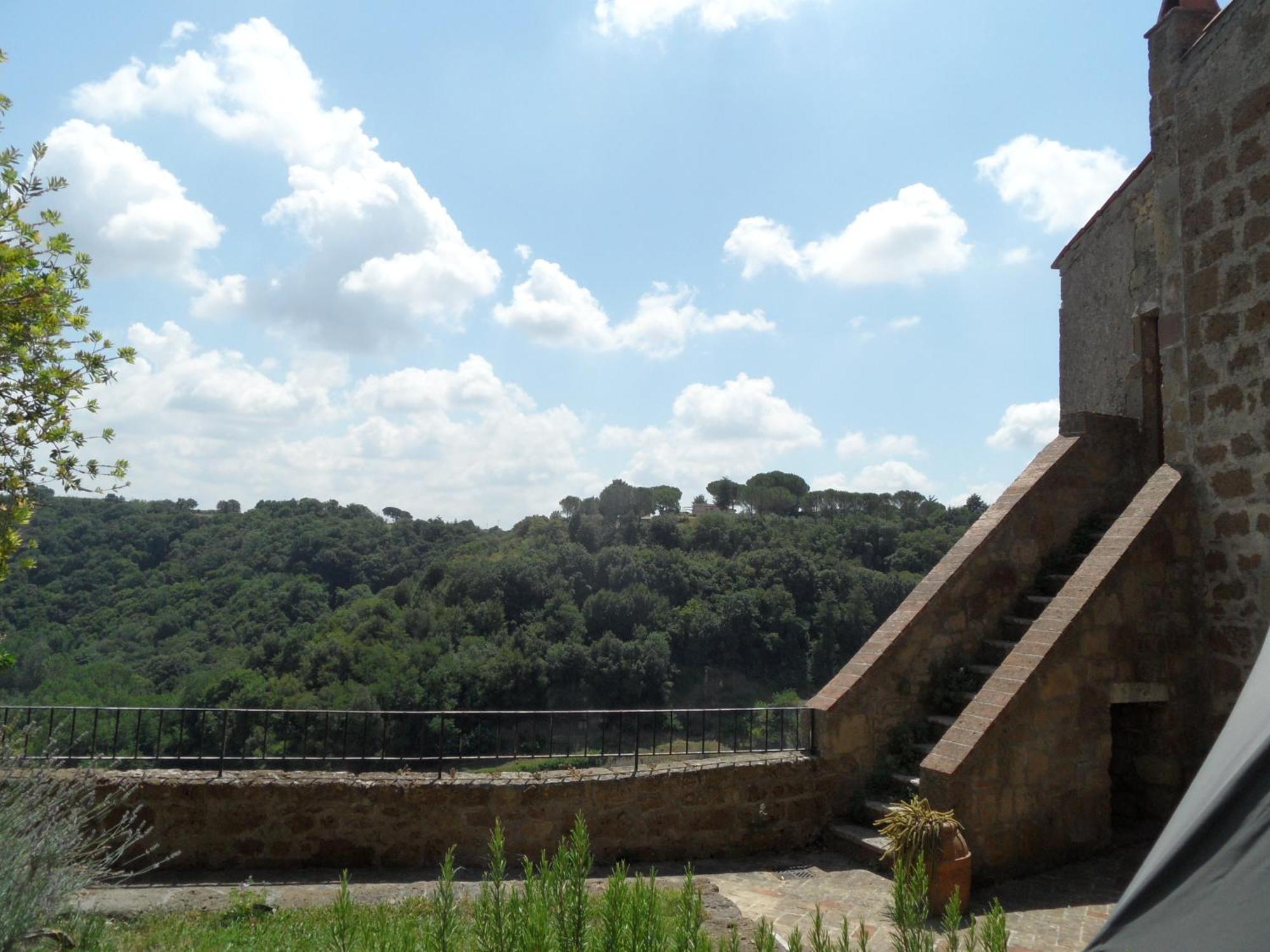 Un Giardino Nel Tufo Bed & Breakfast Pitigliano Exterior photo